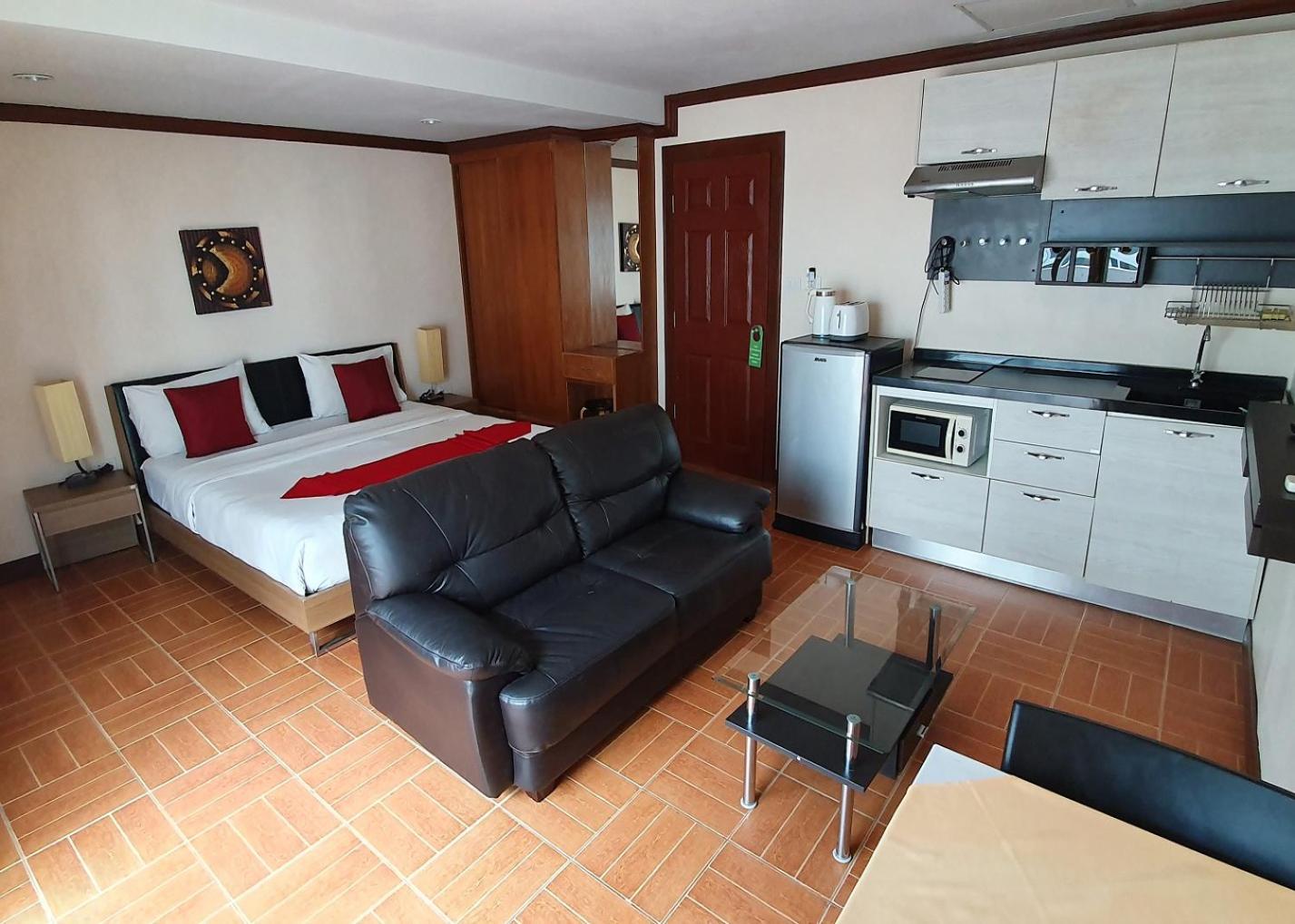Patong Karlssons Hotel Εξωτερικό φωτογραφία